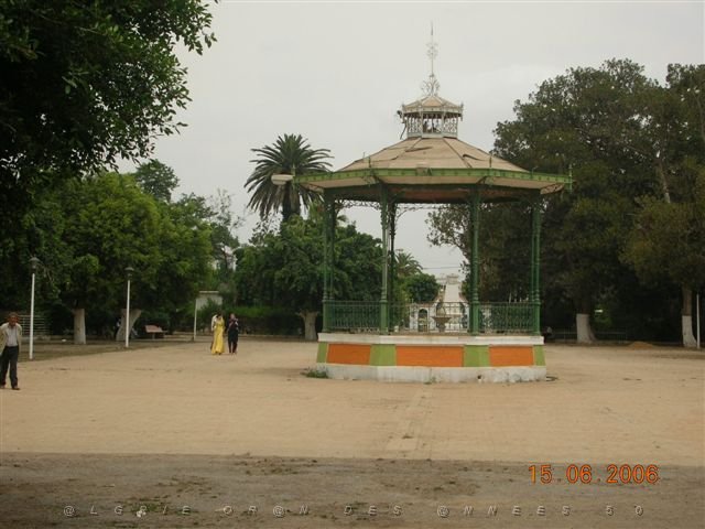 PERREGEAUX 06 2006 LE KIOSQUE 01.jpg -           